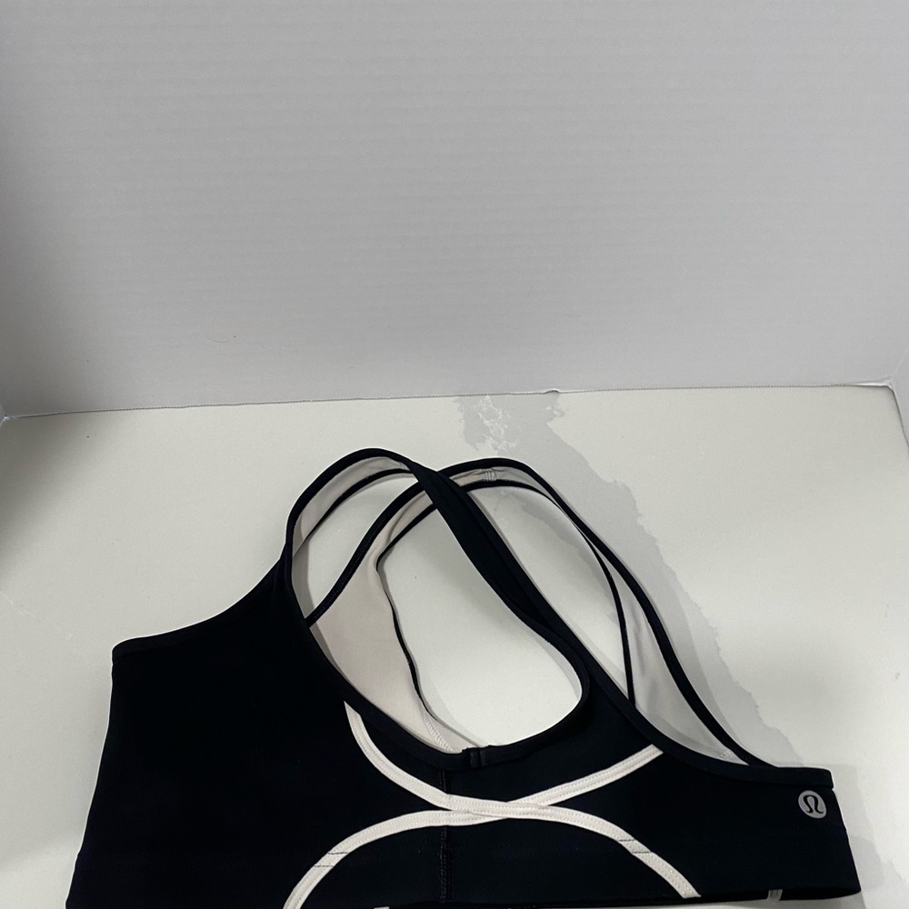 Lululemon front zip black sports bra, size tag missing looks to be a small - Picture 4 of 6